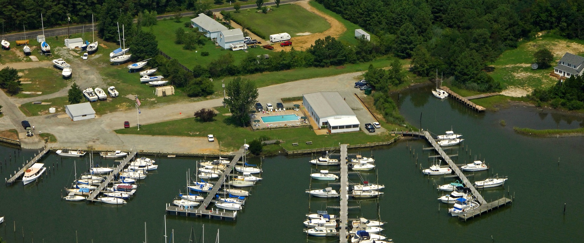 Fueling Services at CROWN POINTE MARINA