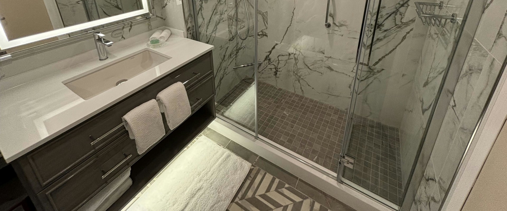 Cabin and Bathroom Facilities at Crown Pointe Marina